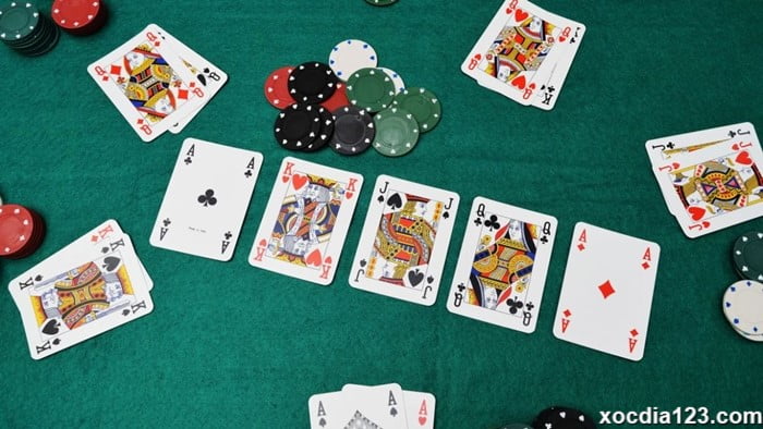 Tay bài trong Poker là như thế nào?